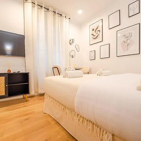 Charming In The Marais Apartment Paris