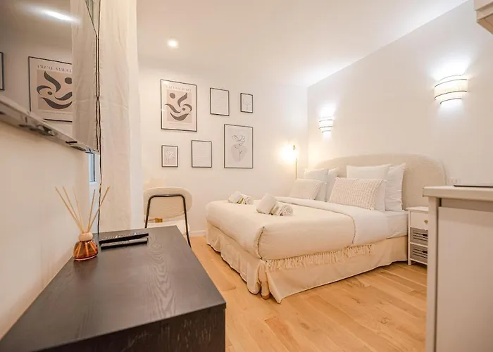 Charming In The Marais *