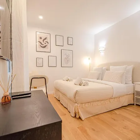 Charming In The Marais *