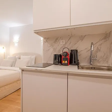 Charming In The Marais *